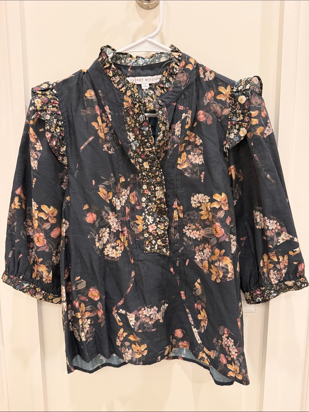 Secret mission Black Floral Ruffle-Trim Blouse small